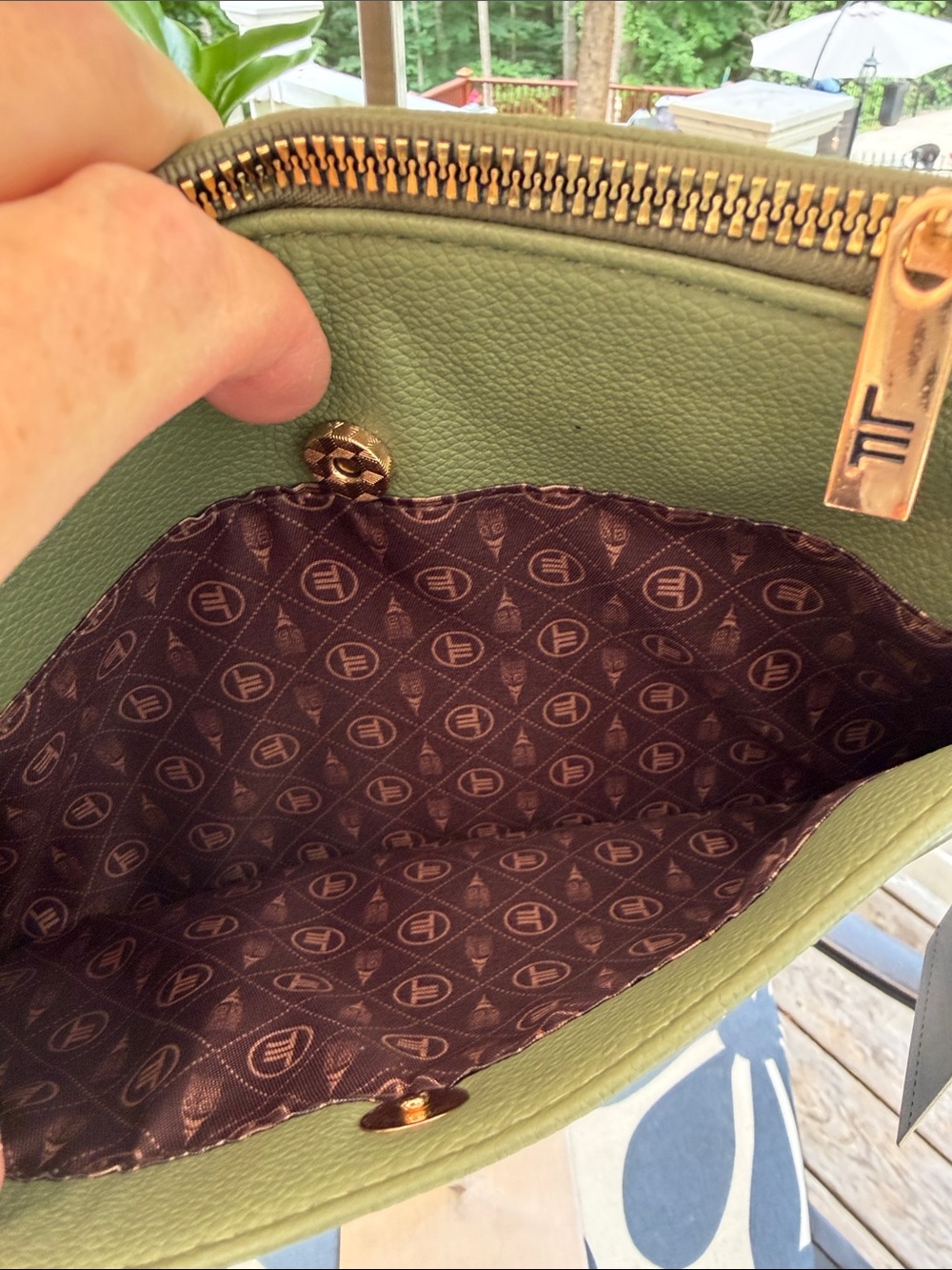 London Fog Bella Pebble Leather Crossbody Bag
Olive NWT - Picture 10 of 15
